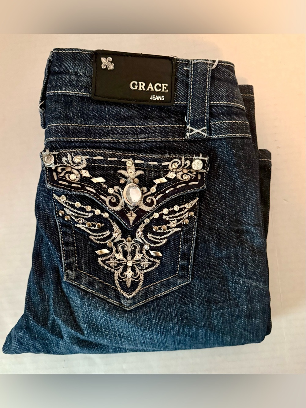 Grace in LA, embellished bootcut style     2000’s Style.   Size 9/28